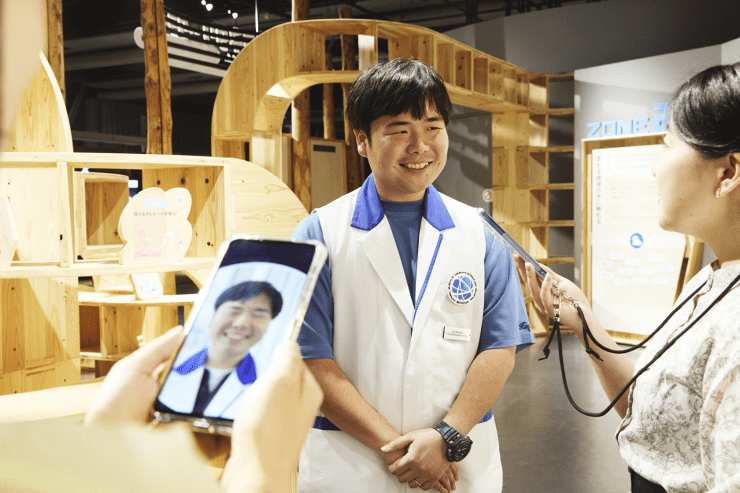 Designing a Feedback Loop Between a Human and Their AI Clones for Science Communication in&nbsp;Museums